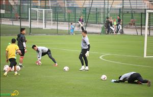 Thủ môn Bùi Tiến Dũng luyện chiêu nhằm khắc chế hàng công Malaysia