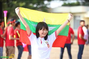 Ngất ngây với vẻ đẹp các CĐV nữ trận Myanmar vs Việt Nam