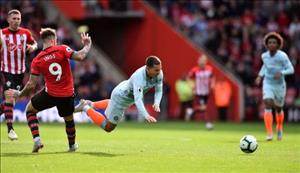 Hazard và Torreira bị phạm lỗi nhiều nhất ở NHA mùa này