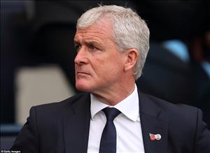 HLV Mark Hughes: “MU may mắn mới có 1 điểm”