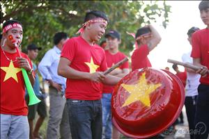 CĐV ngỡ ngàng vì chất lượng quay phim quá tệ trong trận Lào vs Việt Nam