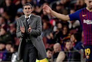 HLV Valverde khen ngợi một cầu thủ sau trận hòa Tottenham