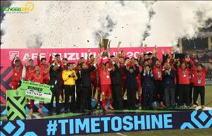 VIDEO: Khoảnh khắc tuyển Việt Nam nâng cúp vô địch AFF Cup 2018