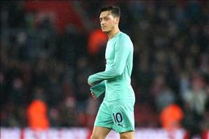 HLV Emery úp mở khả năng tống cổ Ozil ngay mùa đông