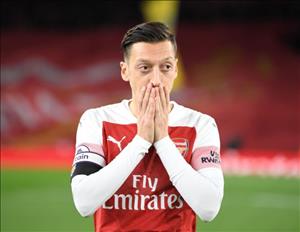 HLV Emery cập nhật tình hình chấn thương của Mesut Ozil