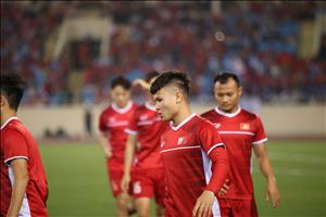 Quang Hải suýt lập siêu phẩm ngả bản đèn ở trận Việt Nam vs Philippines