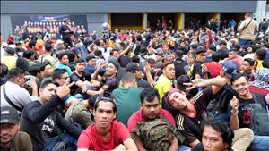 VIDEO: CĐV Malaysia hung hãn đến mức nào?