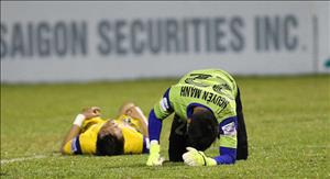 Cựu tuyển thủ ĐT Việt Nam dính chấn thương cực nặng tại AFC Cup