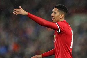 Everton hỏi mua trung vệ của M.U