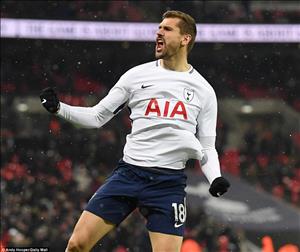 Tottenham 6-1 Rochdale: Llorente tỏa sáng trong ngày VAR thăng hoa dưới cơn bão tuyết