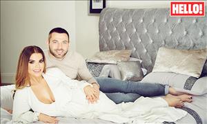 Vợ sao Premier League hé lộ chuyện phòng the