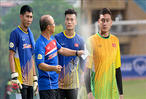 Thủ môn ĐT Việt Nam: Cơn đau đầu dễ chịu của Mr. Park