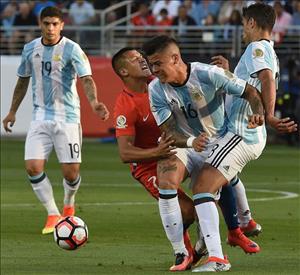 Hậu vệ Rojo văng tục khi được Mourinho thông báo Alexis Sanchez tới MU