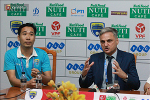 HLV Mihail chê học trò sau thất bại trước Khánh Hòa