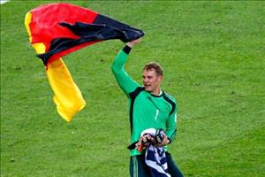 Manuel Neuer: Trở thành số 1 với…mảnh kim loại ở bàn chân