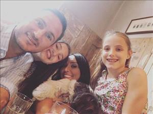 Vợ cựu danh thủ Lampard khóc trước món quà sinh nhật từ con gái riêng