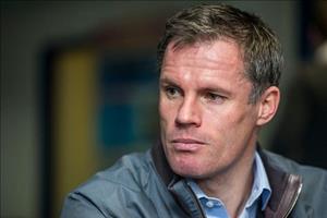 Clip sốc: Huyền thoại Liverpool nhổ nước bọt vào fan M.U sau đại chiến