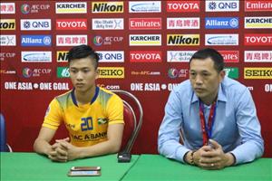 Gục ngã trước Thanh Hóa, HLV SLNA đổ lỗi cho ông Park Hang Seo