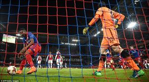 Từ trận hòa của Arsenal: Đừng đùa với những kẻ cùng đường!