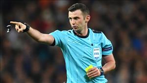 Trọng tài Michael Oliver tái xuất Premier League
