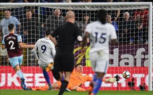 Conte bảo vệ Morata sau pha bỏ lỡ không tưởng