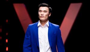 Thủ thành Bùi Tiến Dũng nói gì sau khi xuất hiện trên sàn catwalk?