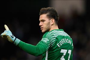 Ederson: Máu lạnh và đôi chân vàng