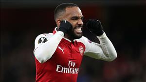 Lập cú đúp, Lacazette vẫn tức giận với quyết định của Wenger