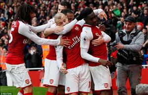Hạ Southampton, Arsenal san bằng kỷ lục gần 60 năm trước