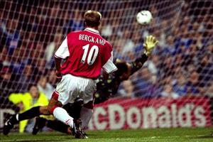 Dennis Bergkamp: Phía sau những kiệt tác nghệ thuật là…
