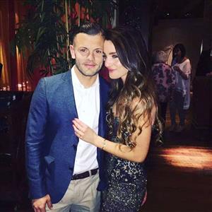 Tiền vệ Wilshere lỡ trận đấu của Arsenal vì vợ sắp sinh