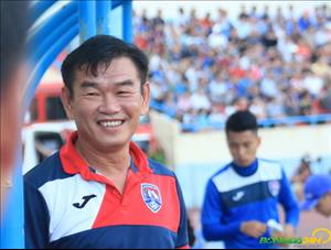 HLV Phan Thanh Hùng vẫn cười tươi dù Quảng Ninh bại trận