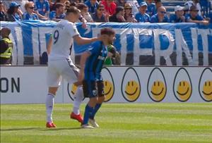 Khổng lồ Ibrahimovic nhận thẻ đỏ vì giở võ với chú lùn tại Mỹ