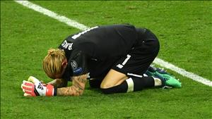 Karius phải trả giá can tội thích thể hiện