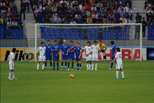 Tổng hợp những pha đá phạt hàng rào kỳ lạ