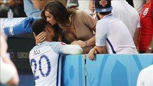 World Cup 2018: Đội tuyển Anh nóng chuyện... đàn bà con gái