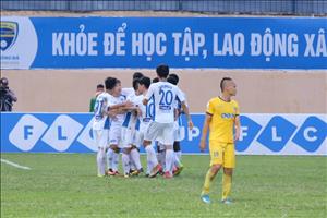 Siêu phẩm sút xa ghi bàn đẹp hiếm thấy của Công Phượng