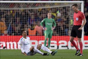 Barca 2-2 Real: Hai nửa buồn vui của Ronaldo và Bale