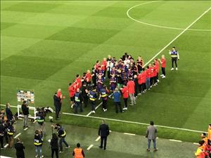 Không được Real xếp hàng chào mừng, Barca bày kế trả đũa