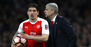 Sao Arsenal xuất hiện siêu lố trên sàn Catwalk