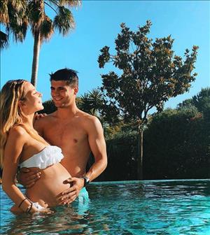 Tiền đạo Morata và vợ hé lộ tên cặp song sinh sắp chào đời
