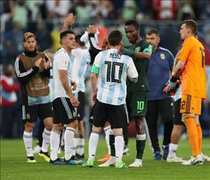 Đội trưởng Nigeria: Argentina đi tiếp nhờ trọng tài