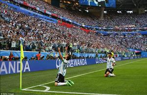 Messi đưa Argentina vượt qua cửa tử: Luôn là một ngôi sao sáng chói hơn tất cả!
