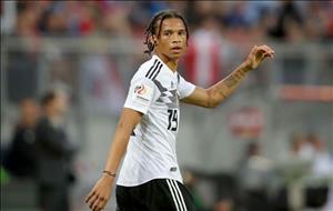 Sane đừng mong được đối xử như Muller hay Ozil