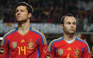 Xabi Alonso: Iniesta là tấm gương cho mọi cầu thủ