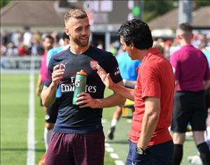 HLV Unai Emery muốn gây sốc với trường hợp của Calum Chambers