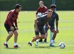 Aaron Ramsey tiết lộ sự khác biệt giữa Emery và Wenger