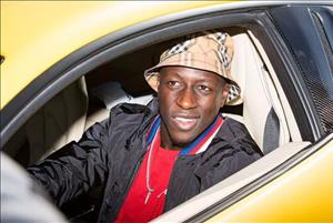 Tuyển thủ Pháp khoe siêu xe Ferrari khi trở lại hội quân cùng Man City