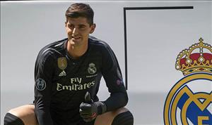 HLV Sarri nói gì sau khi Courtois chính thức ra mắt Real?