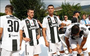 Cristiano Ronaldo gia nhập Juventus: Hành trình 15 năm về với làng quê Villar Perosa